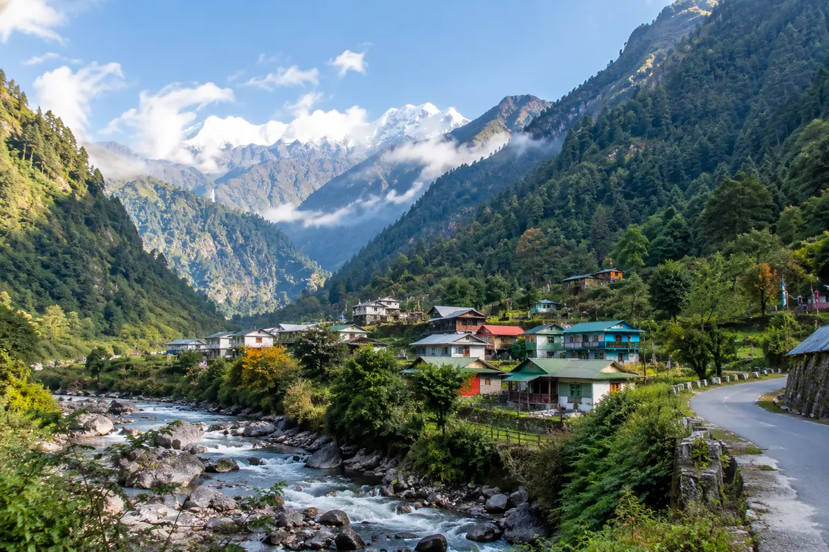 Lachung Travel Guide – Lachung village in North Sikkim